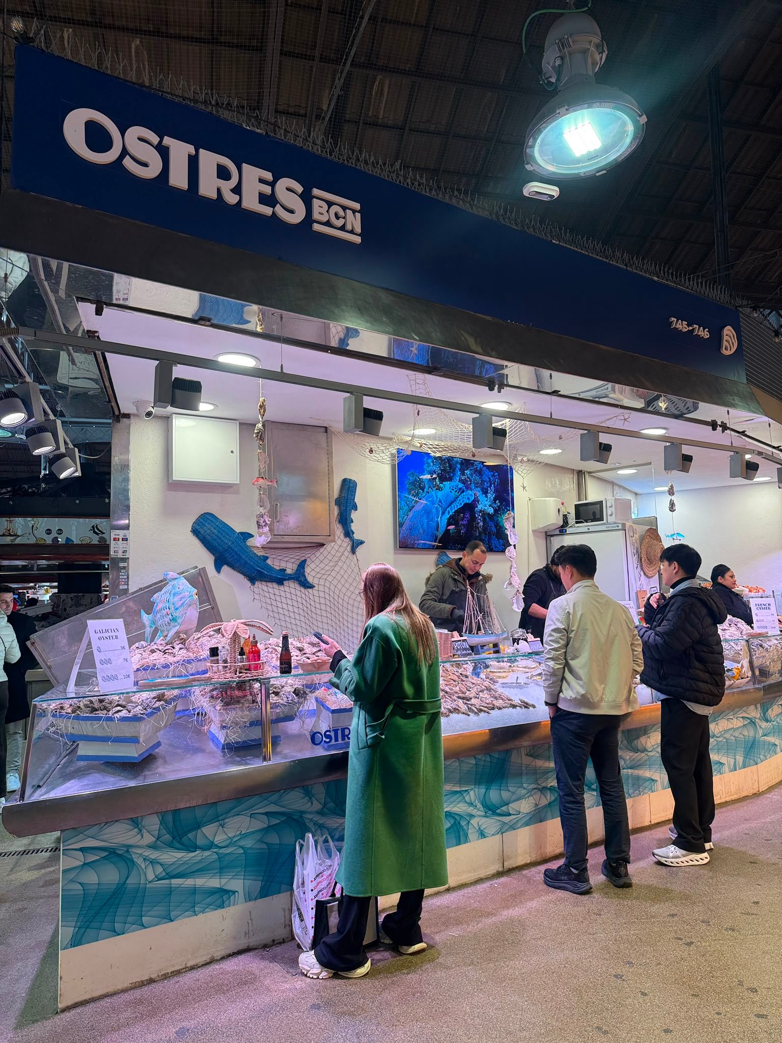 Parada de OSTRES BCN en el Mercat de la Boqueria, Barcelona